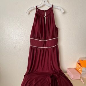 Elegant Burgundy Maxi Dress